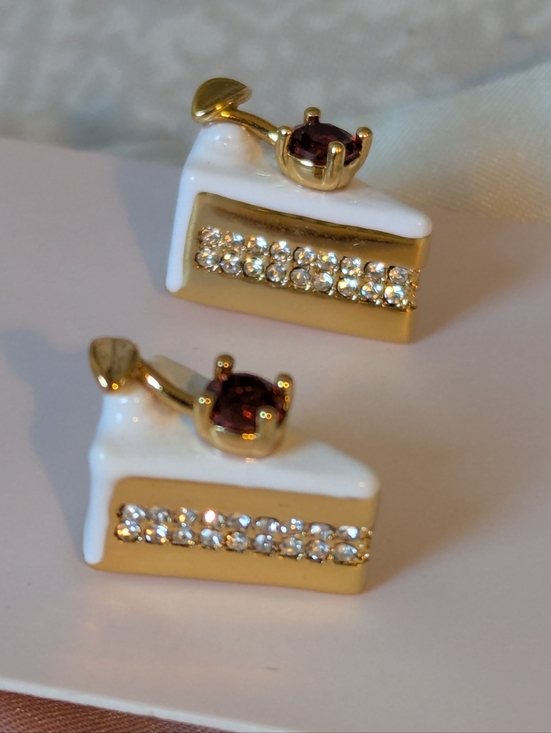 Kate Spade New York Pastry 🍰 🎂 🍰 🎂 Shop Cake Slice Studs - Picture 13 of 16